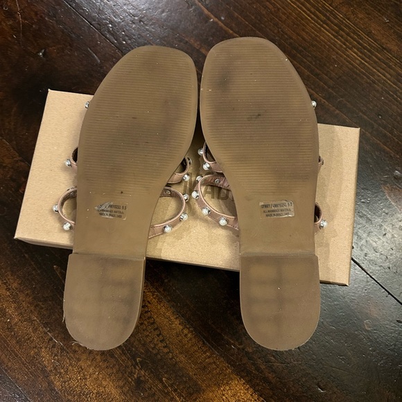 Steve Madden Lynky Tan Caged Pearl Studded Sandals Flat Slides sz 9.5 - Picture 2 of 3